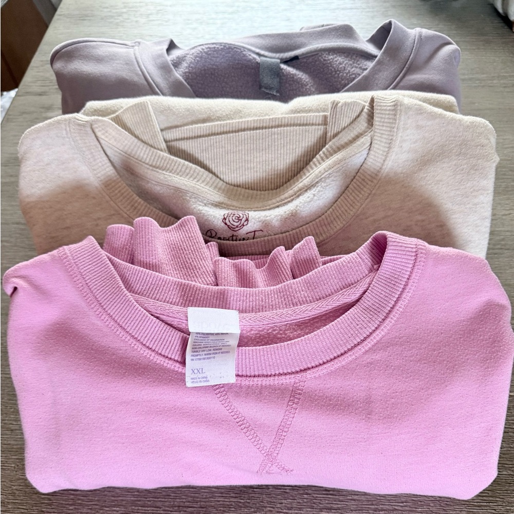 Bundle of 3 crew neck sweatshirts - 1 pink 2xl, 1 w/ pumpkins xl and 1 Lavender